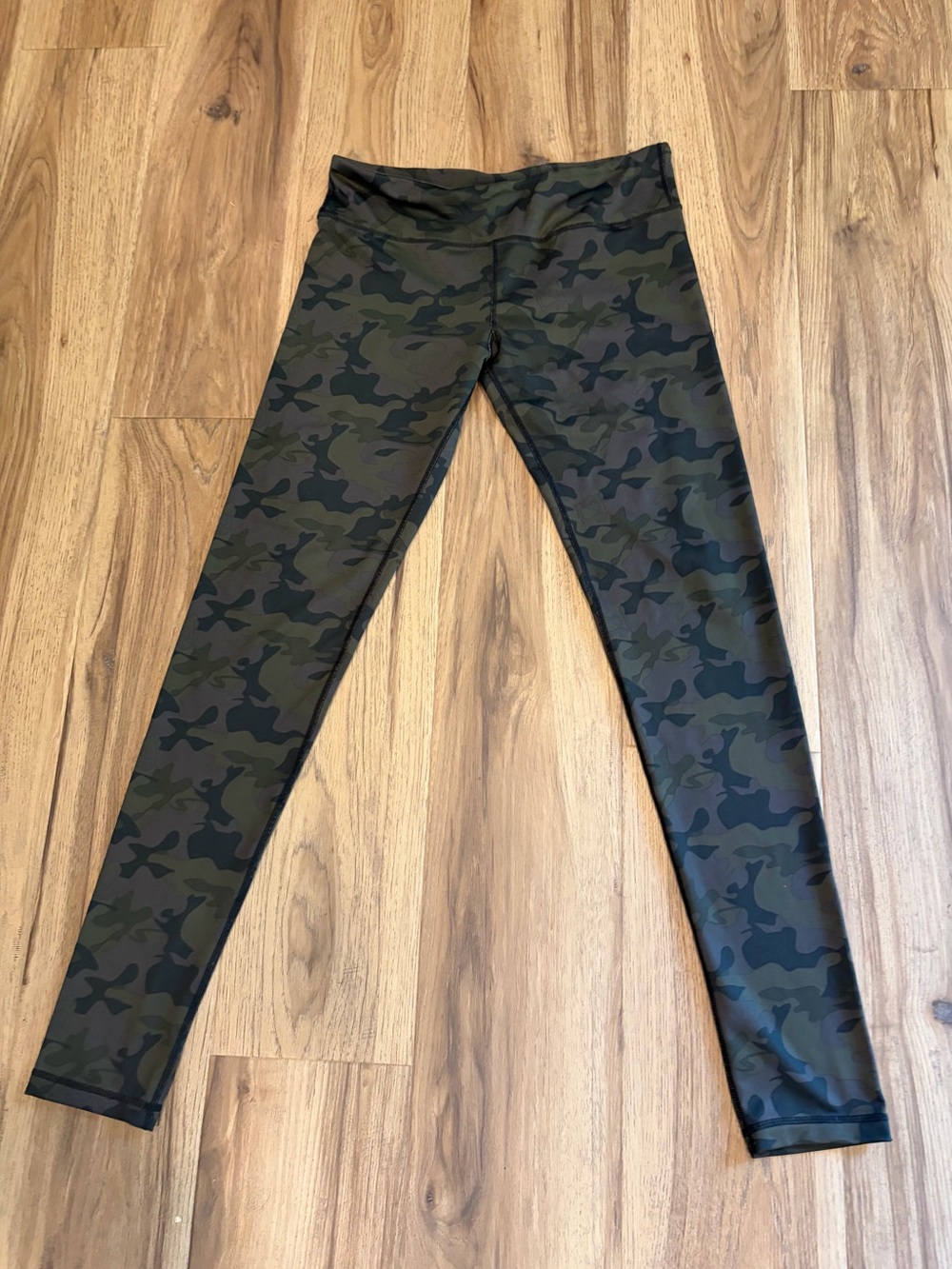 Lululemon Athletica Olive Camo High-Rise Leggings. Size 10